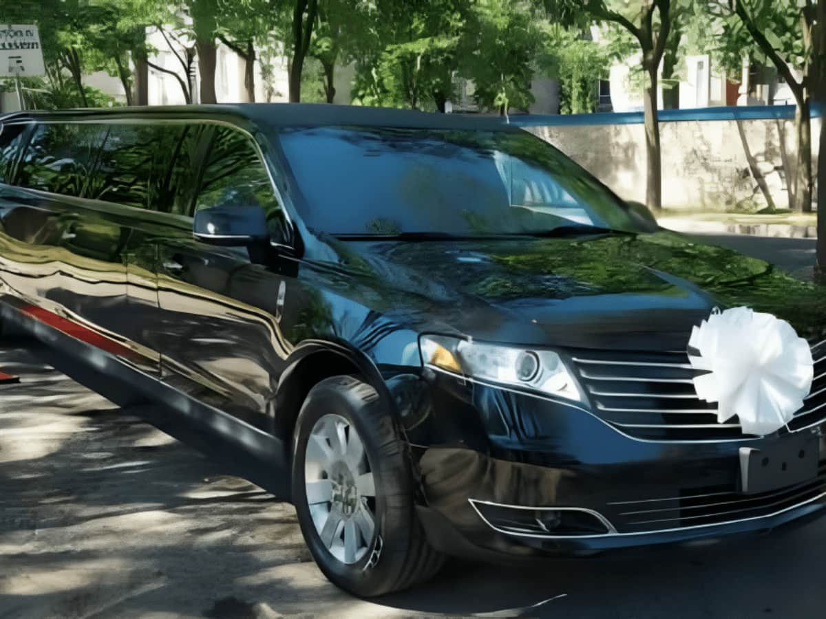 Best Lincoln MKT Stretch Limo 3 Lincoln MKT 01