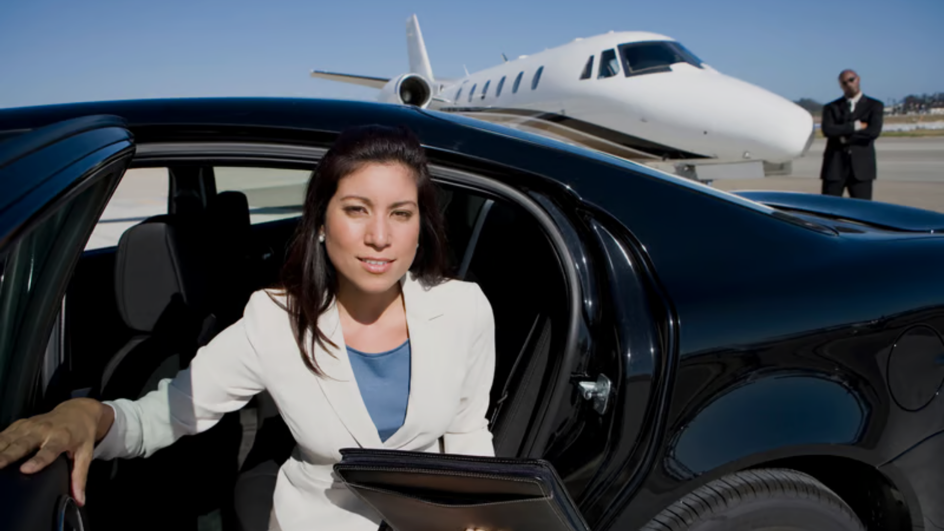 Hidden Benefits of Pre-Scheduled Airport Transfers in Toronto 2 airport transfers in limo rentals